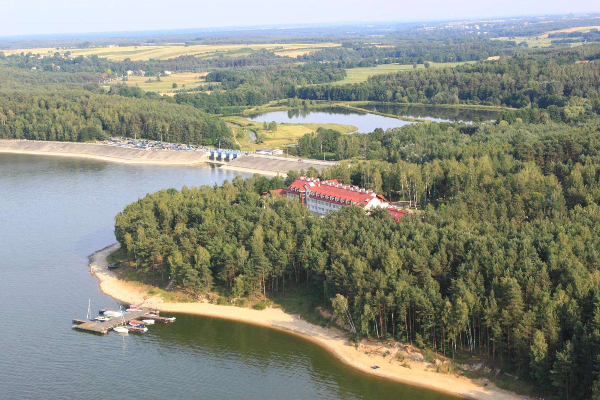 Cztery Wiatry Aparthotel Korytnica  Exteriör bild